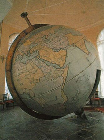 The "Gottorp Globe" (file)