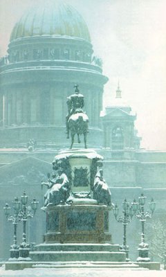 The Nicolas I & Peter the Great monuments (file)
